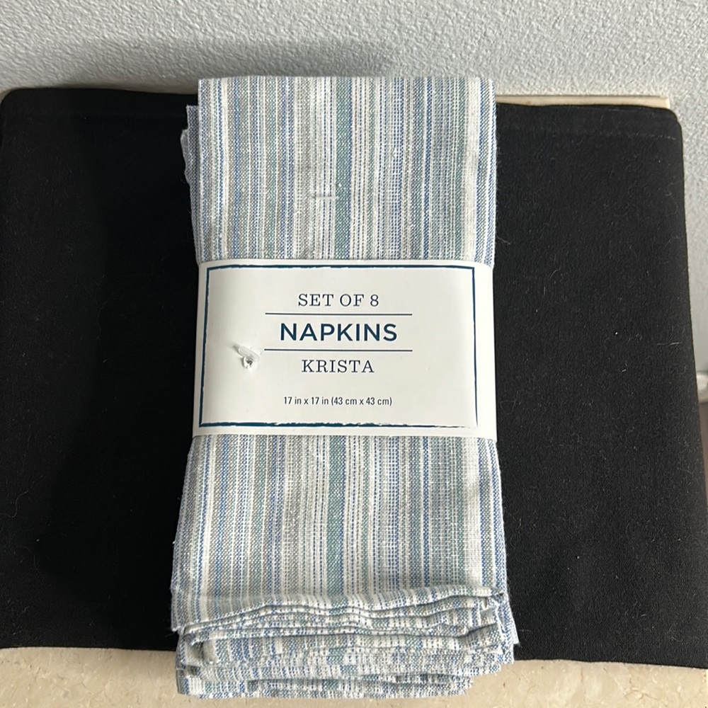 NWT set of 8 Krista cloth napkins